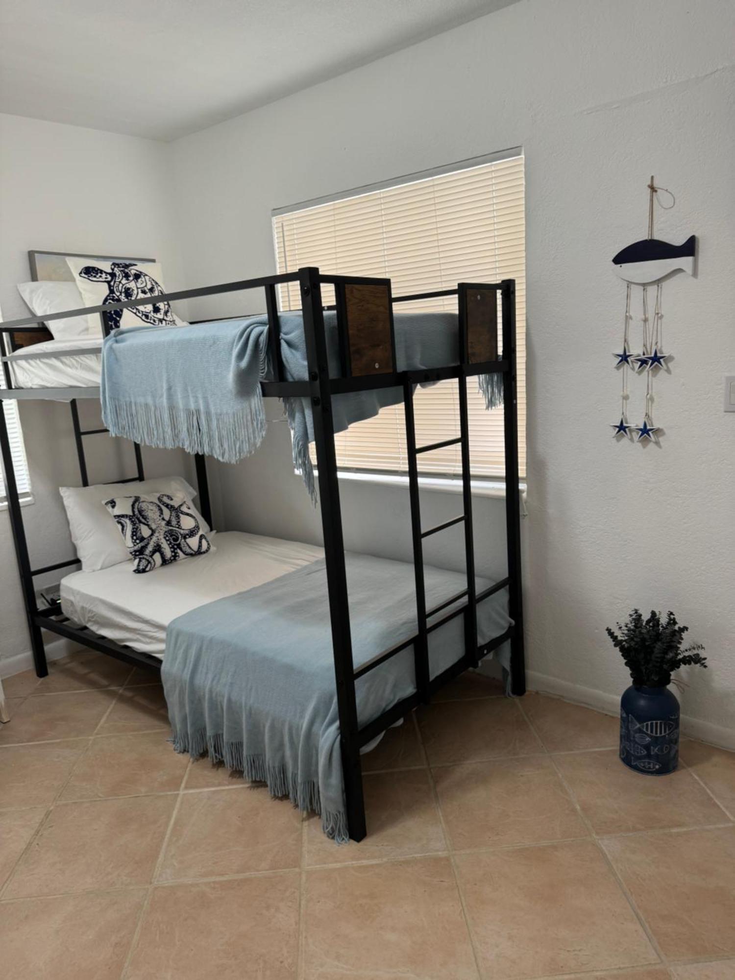 Hostel Beds & Sheets Fll Airport