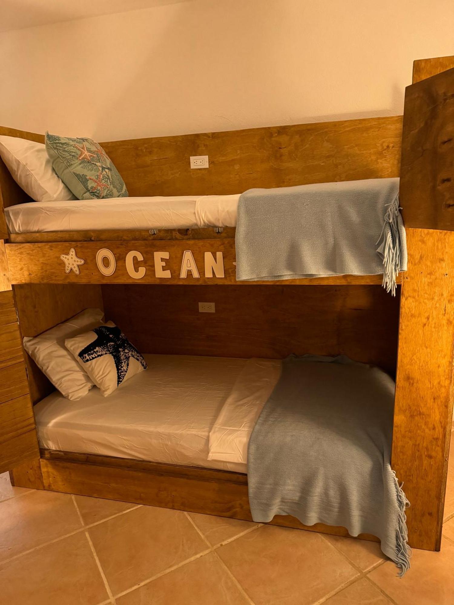 Beds & Sheets Fll Airport Hostel